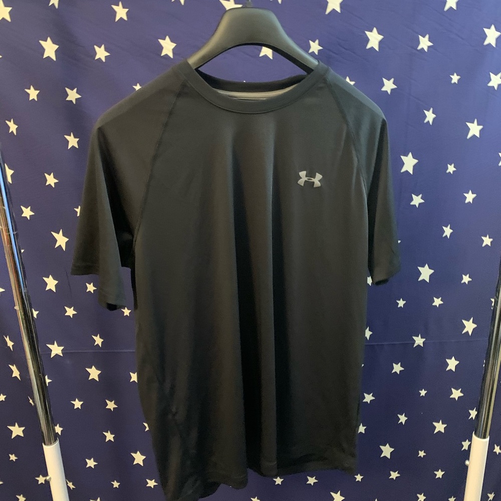 UNDER ARMOUR Lightweight Loose Fit Short Sleeve Shirt Large